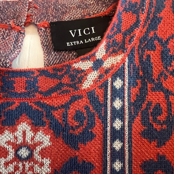 Vici - Short Sleeve - Patterned Top - Picture 2 of 4